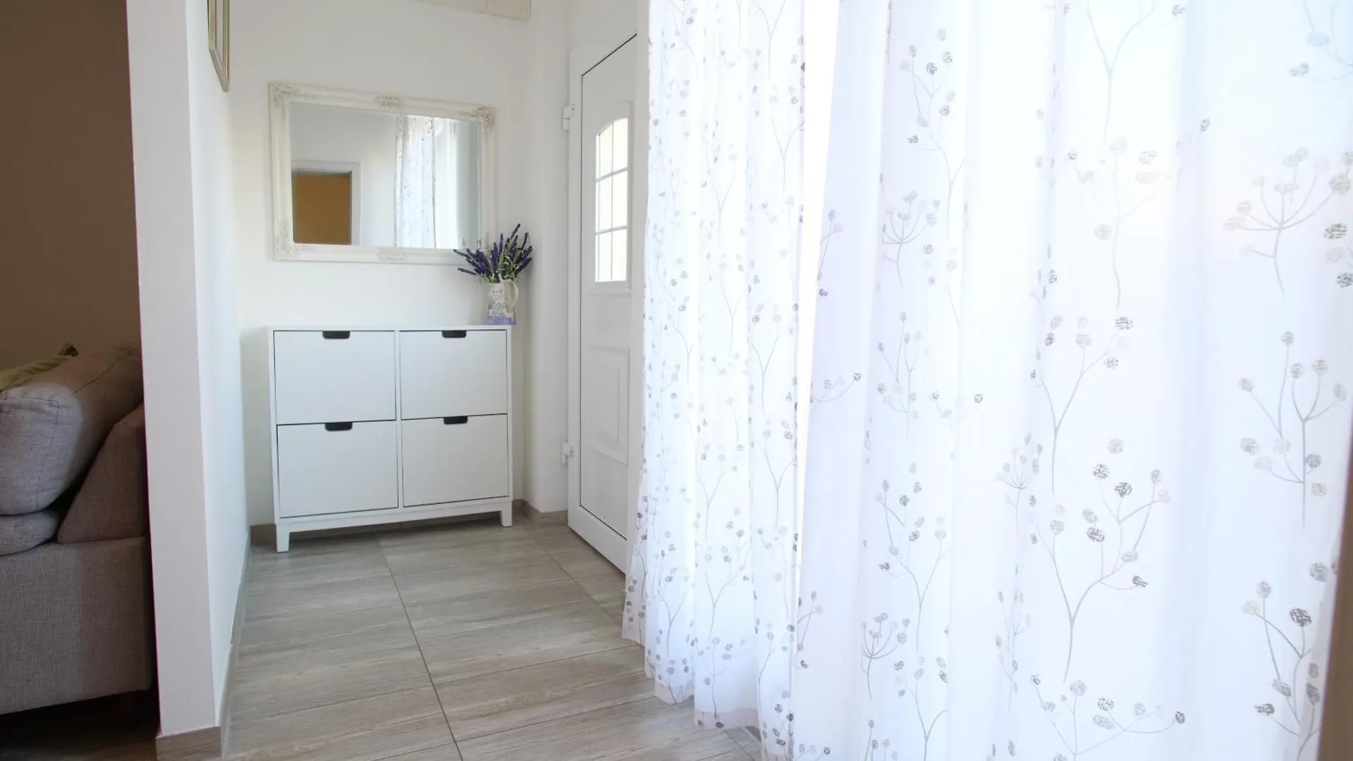 Spacious Apartment With Private Parking Pula