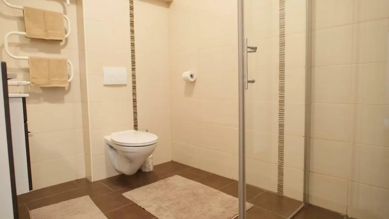 Spacious Apartment With Private Parking Pula