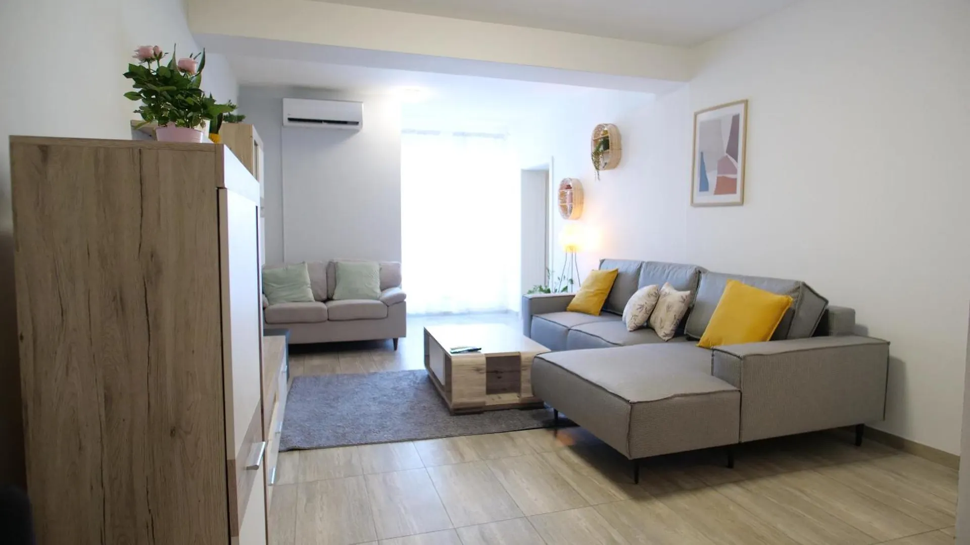 Spacious Apartment With Private Parking بولا