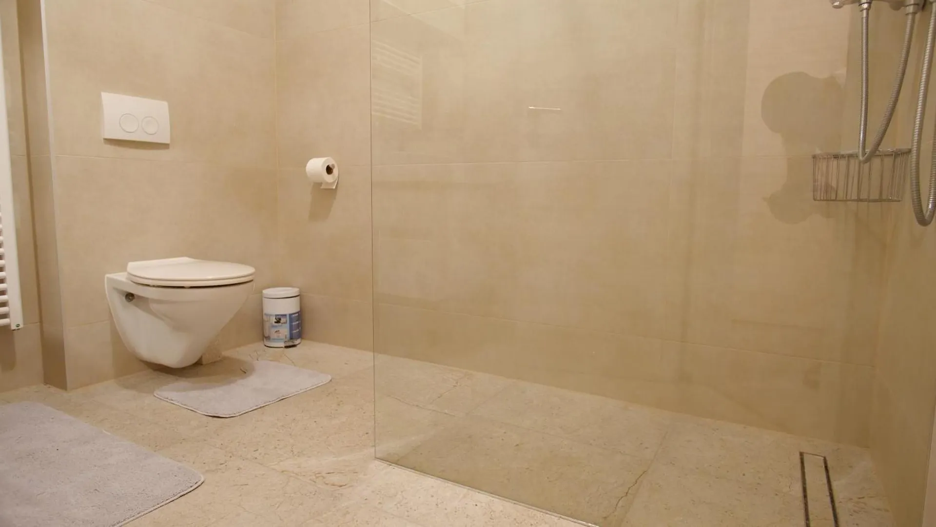 Spacious Apartment With Private Parking Пула Хорватия