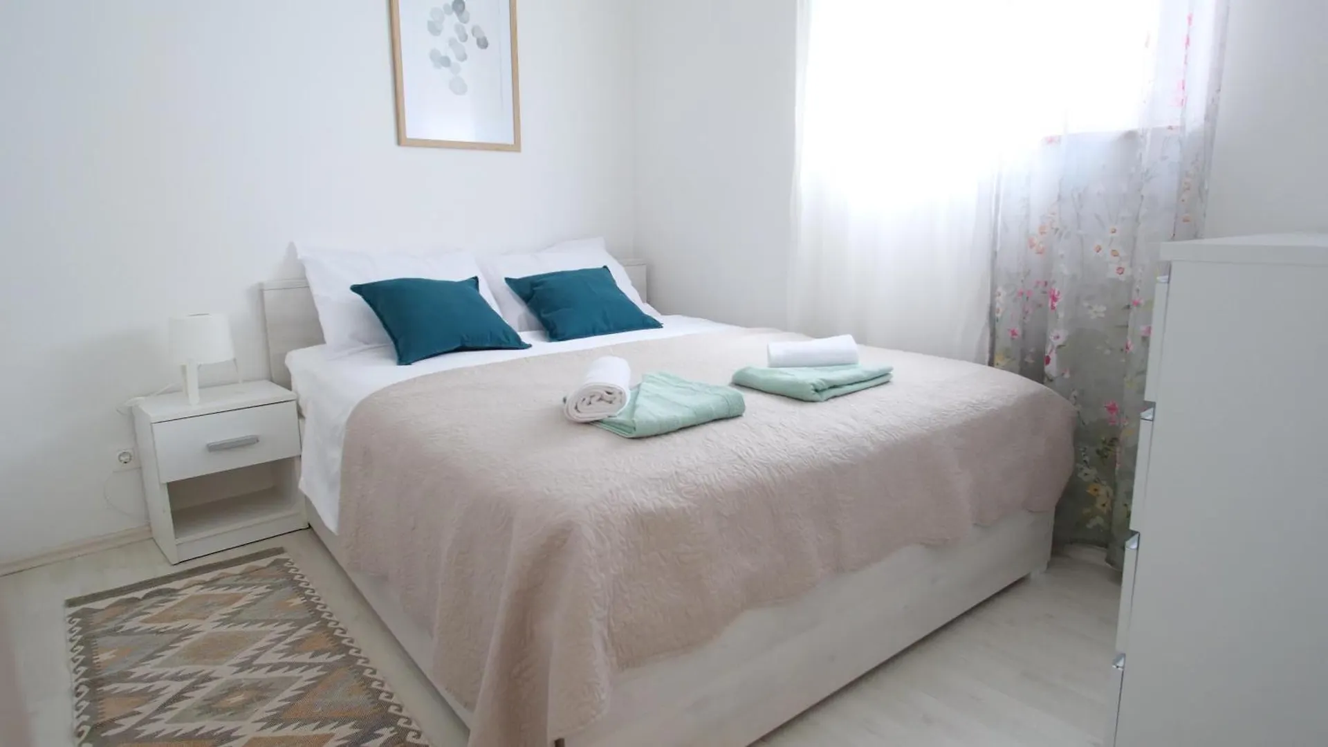 Spacious Apartment With Private Parking Пула