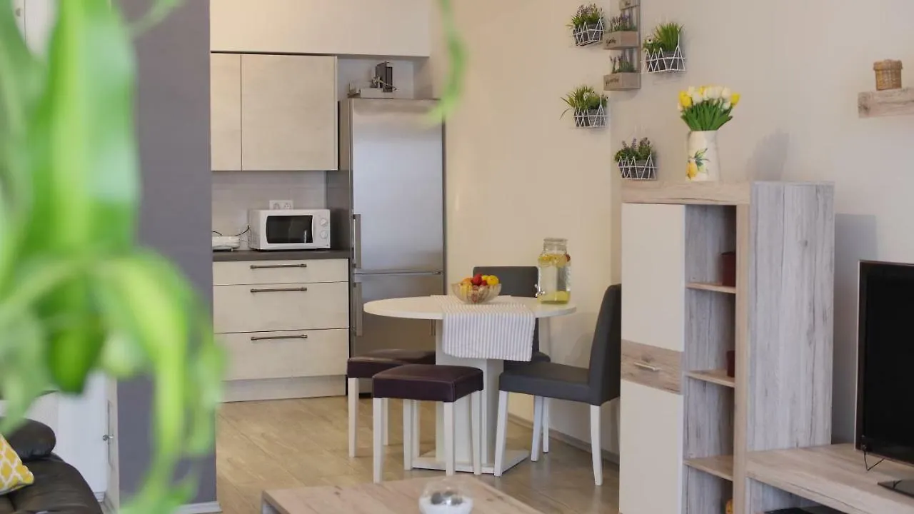 Spacious Apartment With Private Parking Pula