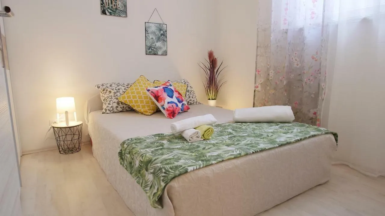 Spacious Apartment With Private Parking Pula
